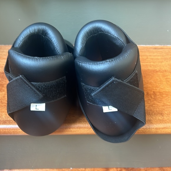 Revgear Set...16oz Boxing Gloves, Belt & Boots - Picture 3 of 8